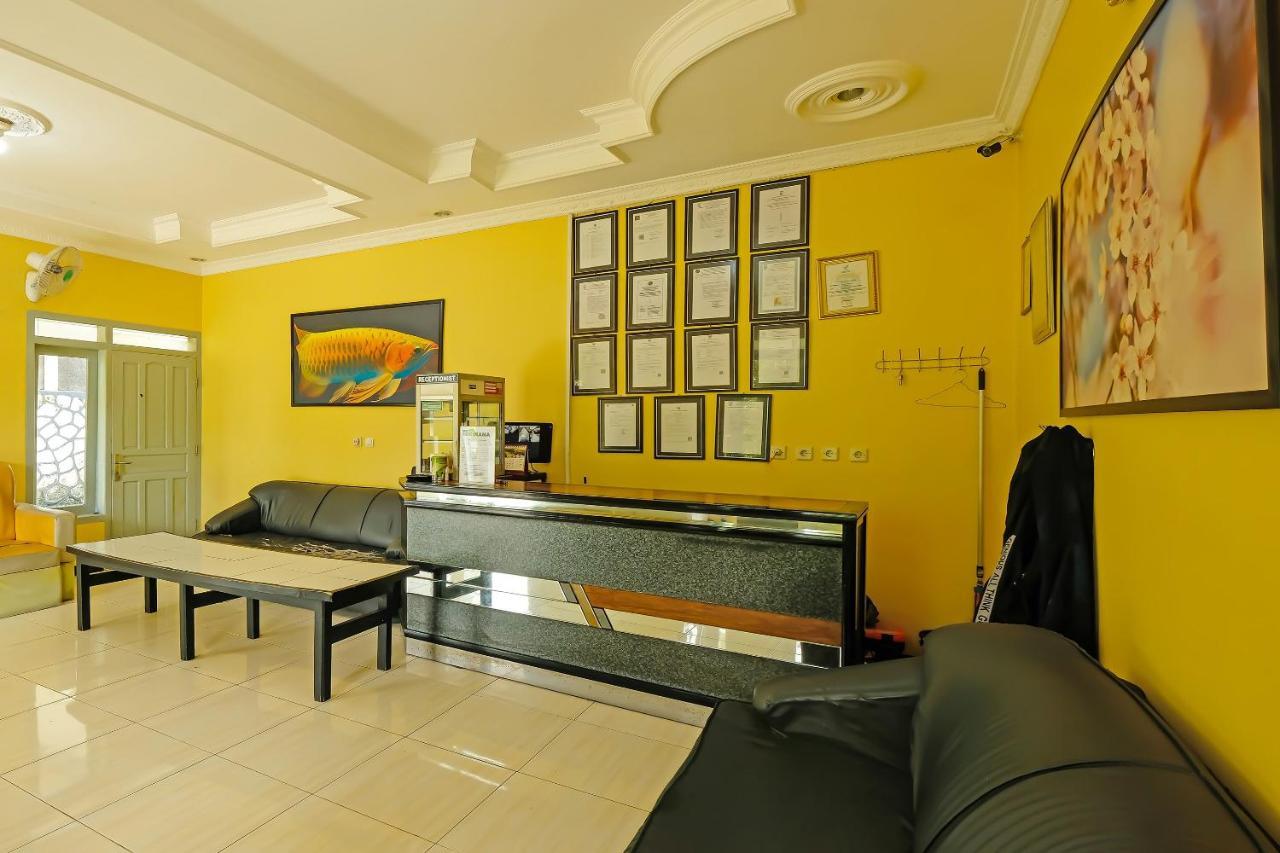 Oyo 92483 Hotel Kirana Салатига Екстериор снимка