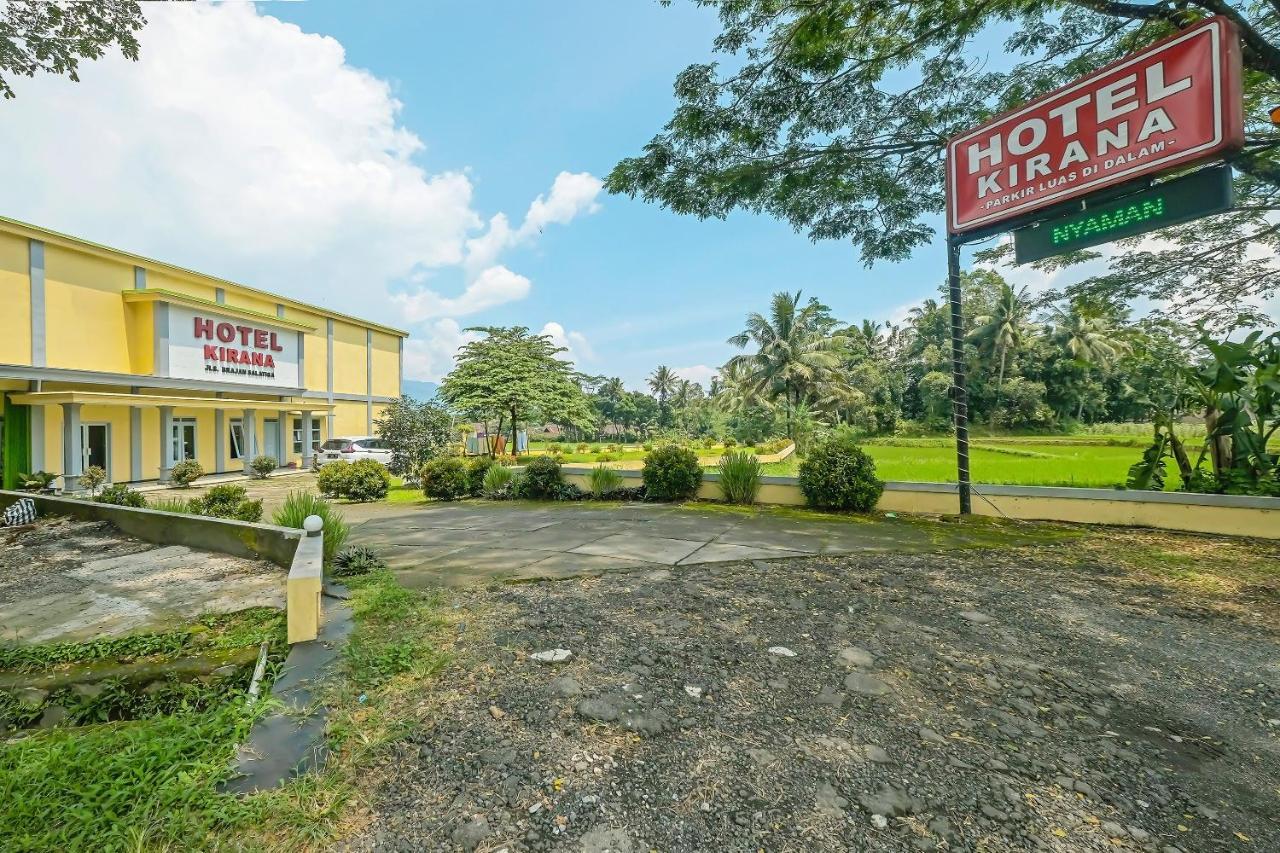 Oyo 92483 Hotel Kirana Салатига Екстериор снимка